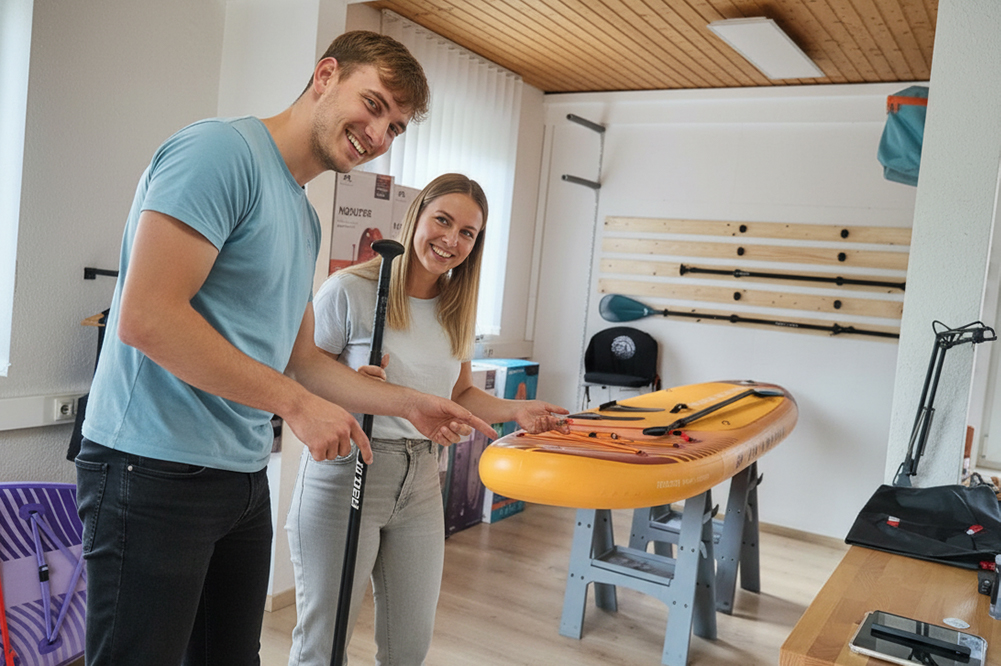 Beratung von Kunden persönlich im SUP-Shop in Ingoldingen.