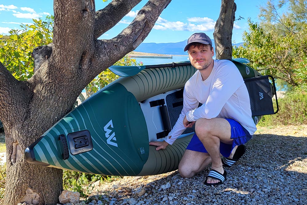 Ferdinand unterwegs um das Aqua Marina Kaliber Kajak in Kroatien zu testen – auf der Suche nach neuen Trends und Produkten für supboardkaufen.de